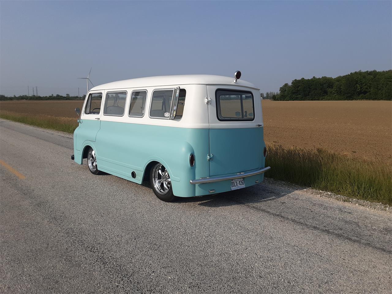 Morris-Commercial-j2-1959-White-Torquise-Tan-and-white-2