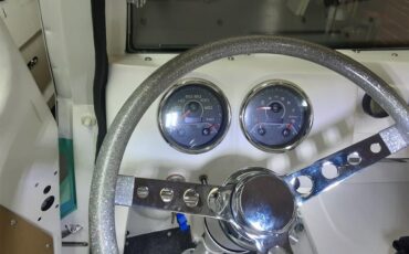 Morris-Commercial-j2-1959-White-Torquise-Tan-and-white-23