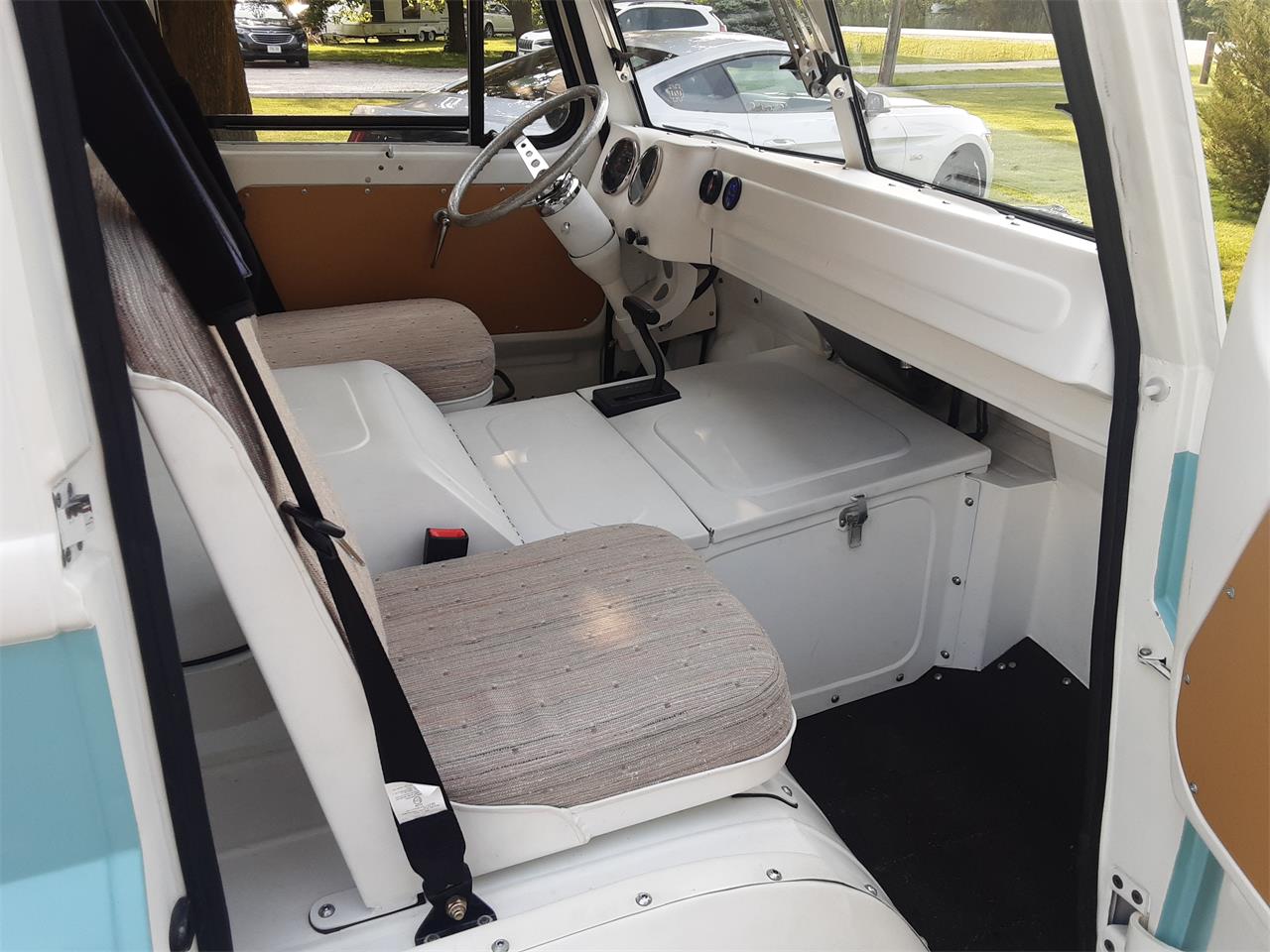 Morris-Commercial-j2-1959-White-Torquise-Tan-and-white-5