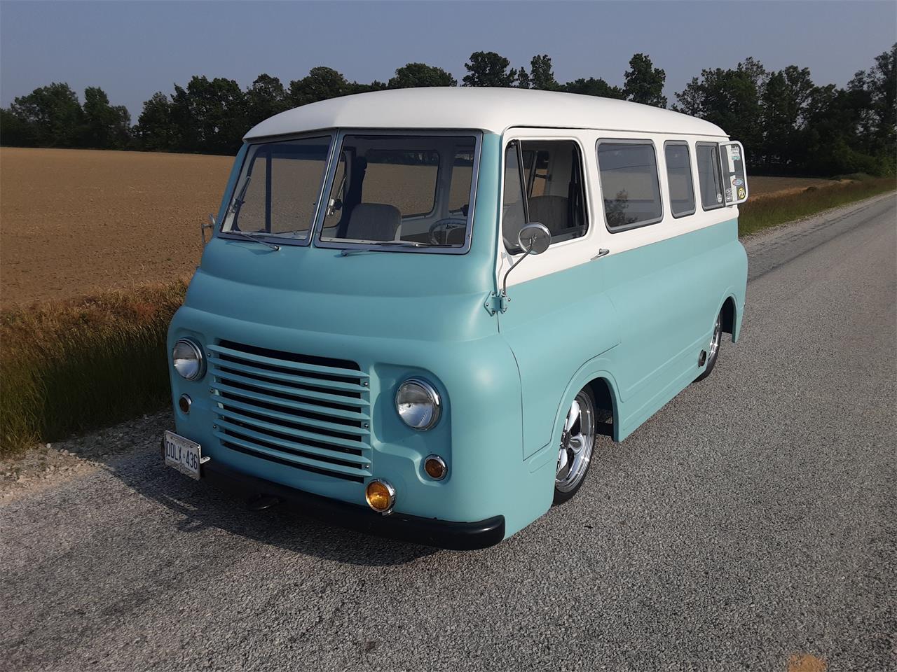 Morris-Commercial-j2-1959-White-Torquise-Tan-and-white