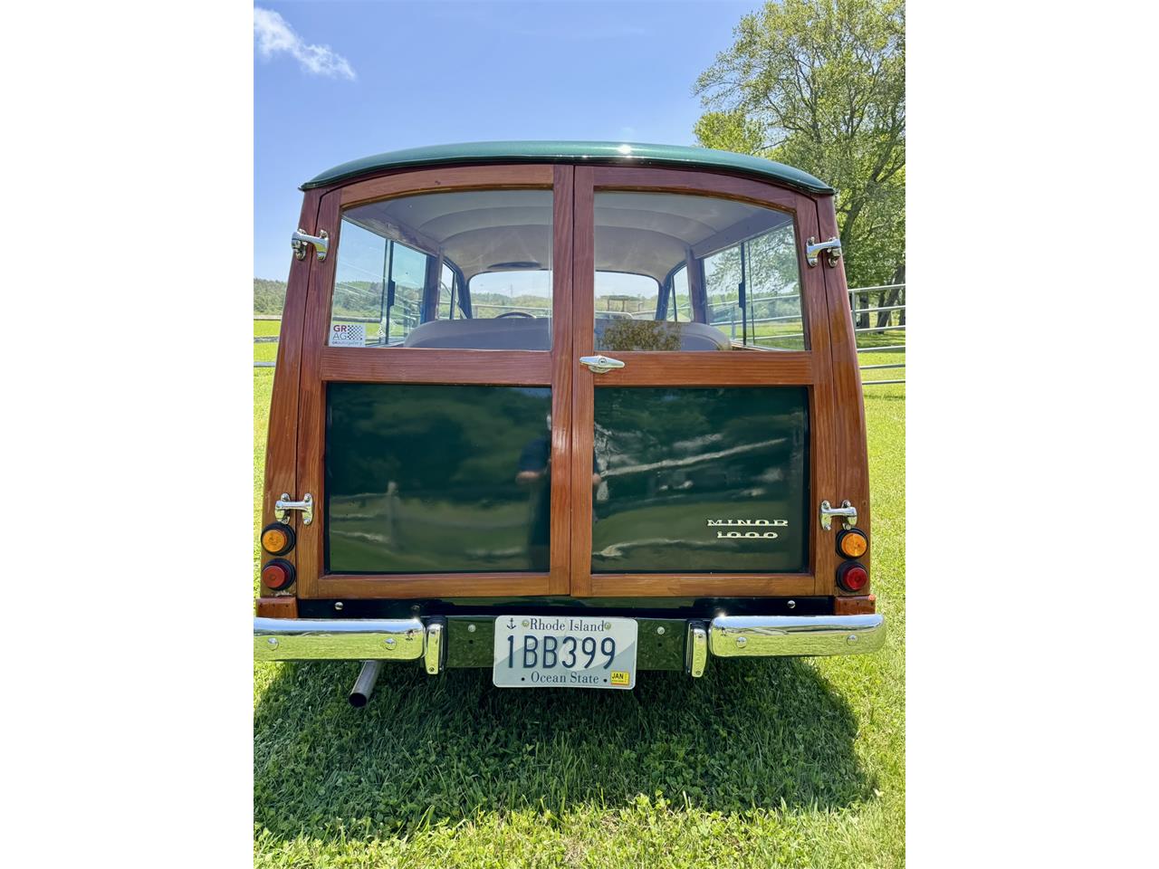 Morris-Minor-1000-2dr-traveler-1961-Green-Tan-10