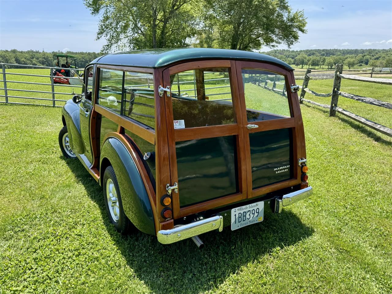 Morris-Minor-1000-2dr-traveler-1961-Green-Tan-11