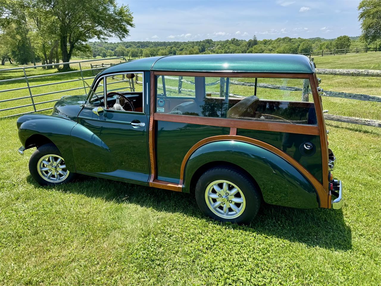 Morris-Minor-1000-2dr-traveler-1961-Green-Tan-12