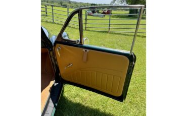 Morris-Minor-1000-2dr-traveler-1961-Green-Tan-15