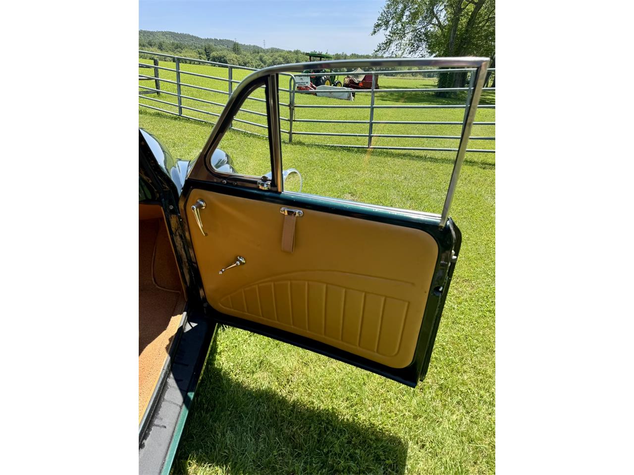 Morris-Minor-1000-2dr-traveler-1961-Green-Tan-15