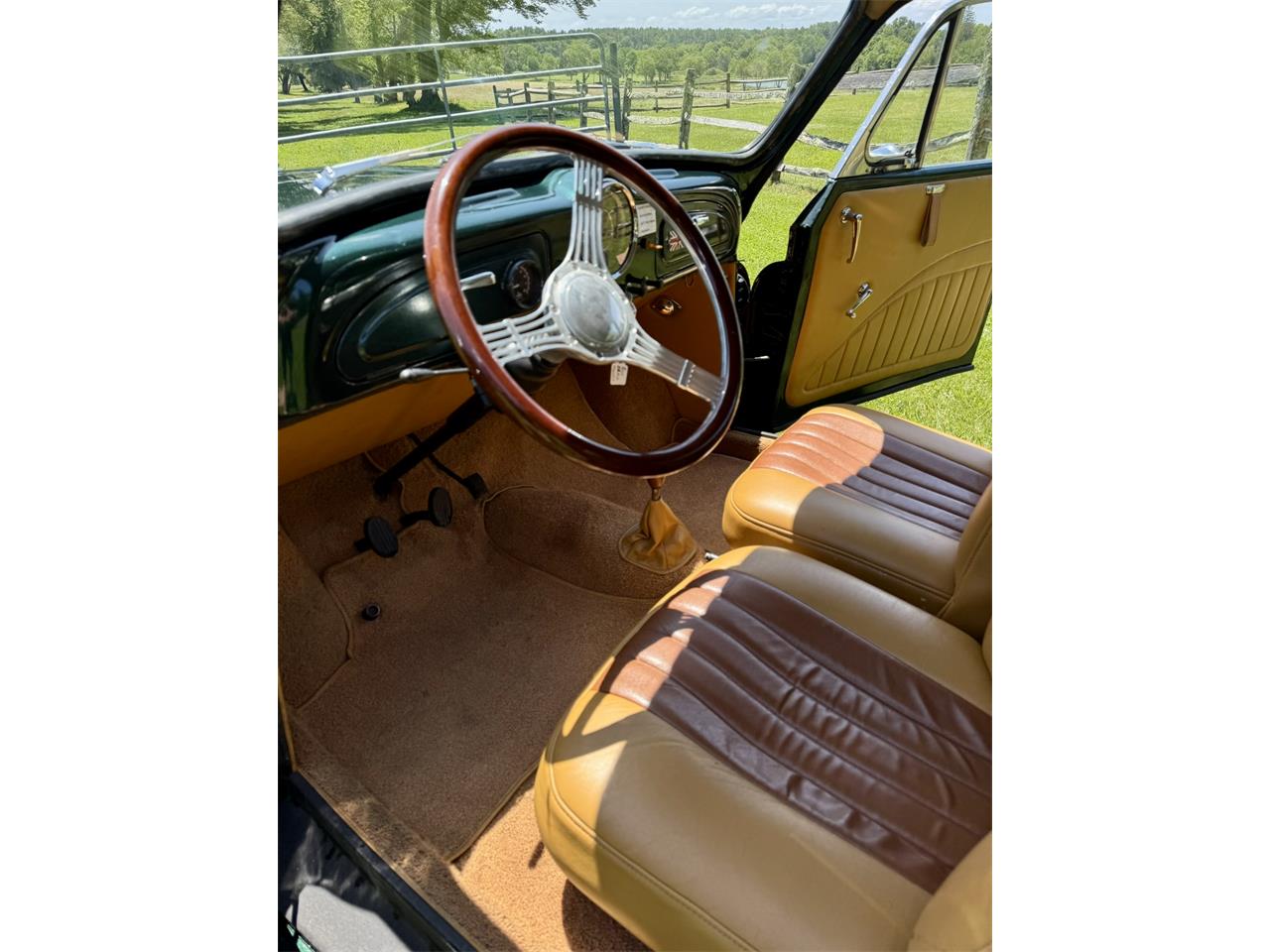 Morris-Minor-1000-2dr-traveler-1961-Green-Tan-4
