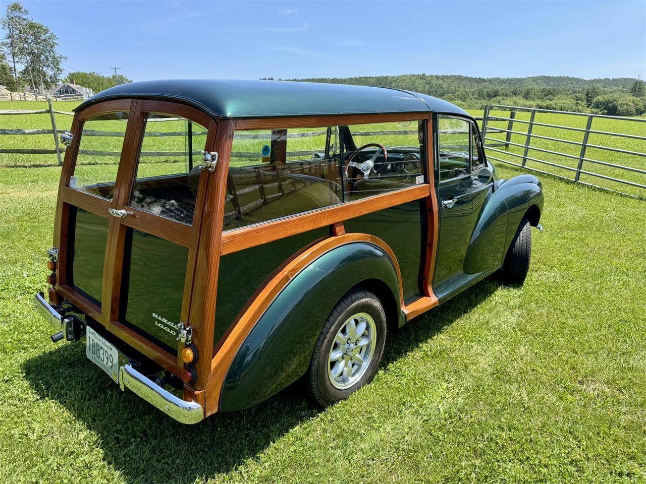 Morris-Minor-1000-2dr-traveler-1961-Green-Tan-8