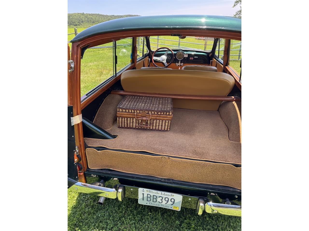 Morris-Minor-1000-2dr-traveler-1961-Green-Tan-9