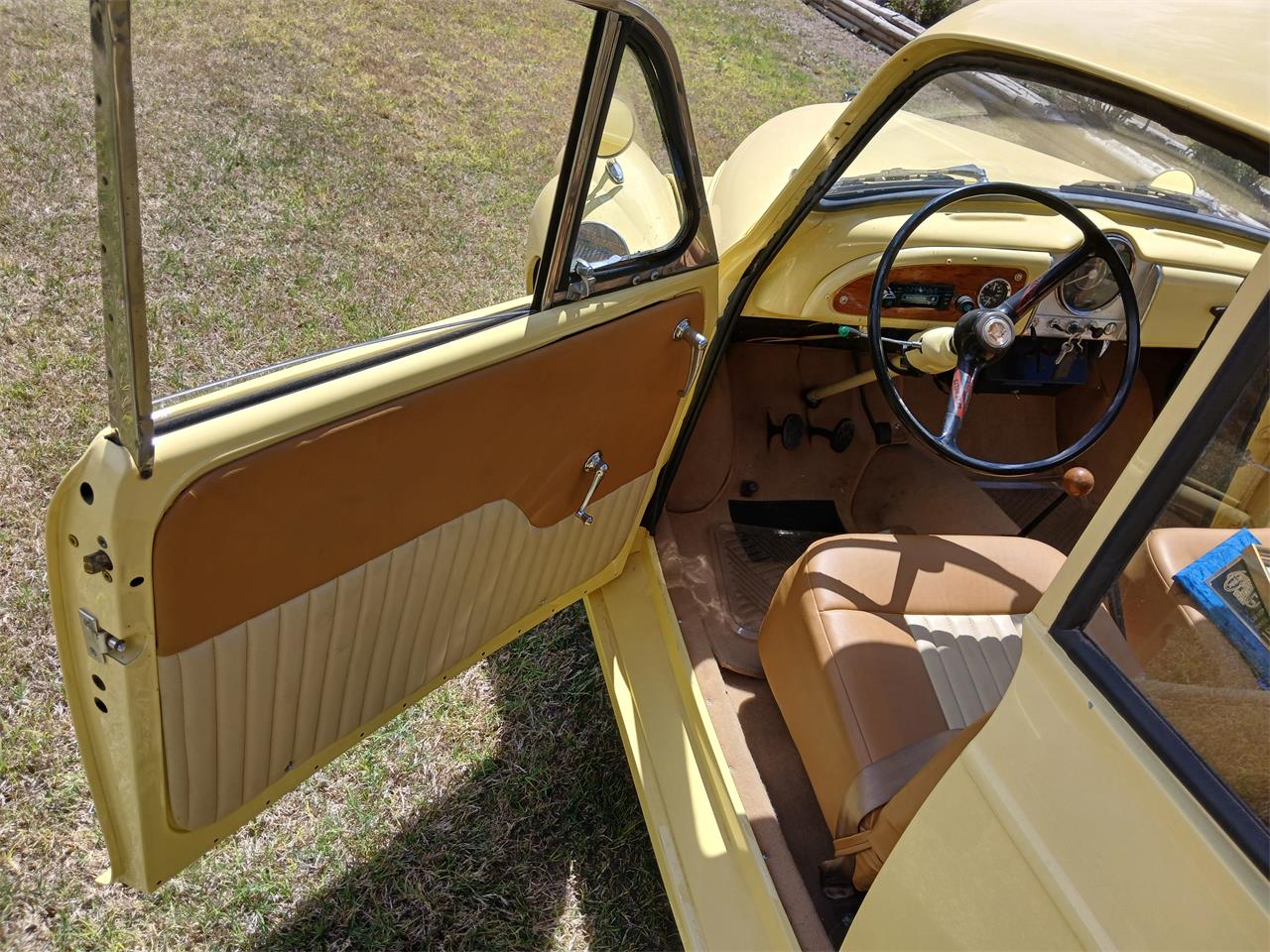 Morris-Minor-1967-Yellow-Tancream-5