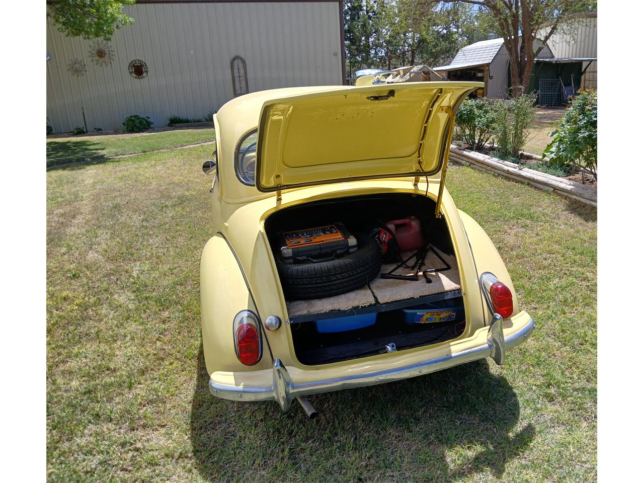 Morris-Minor-1967-Yellow-Tancream-8