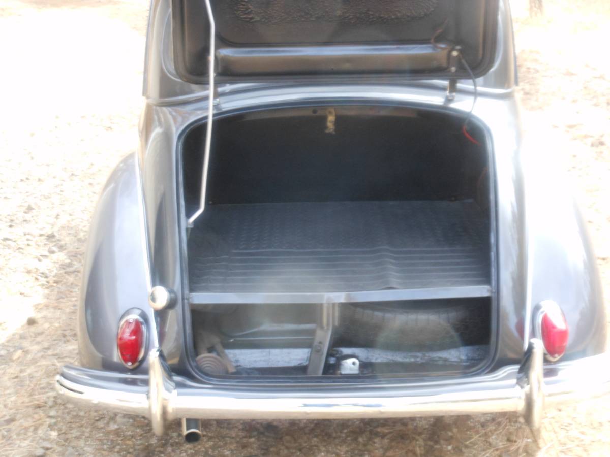 Morris-minor-1000-1961-grey-5