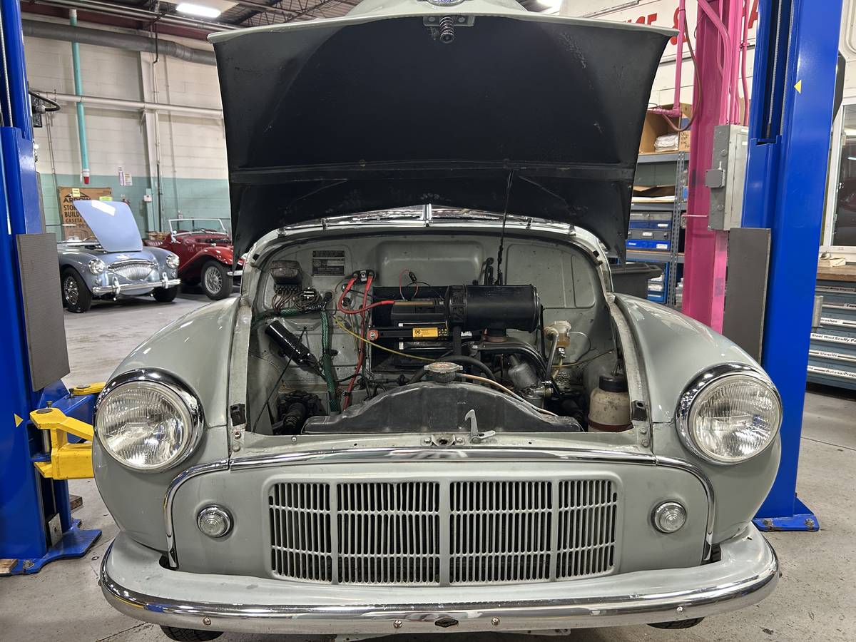 Morris-minor-1953-grey-2