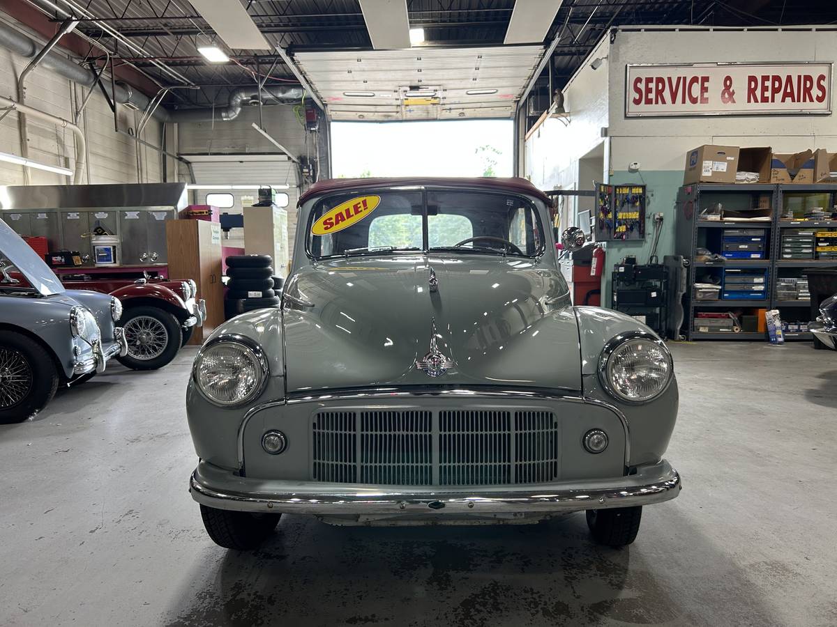 Morris-minor-1953-grey-3