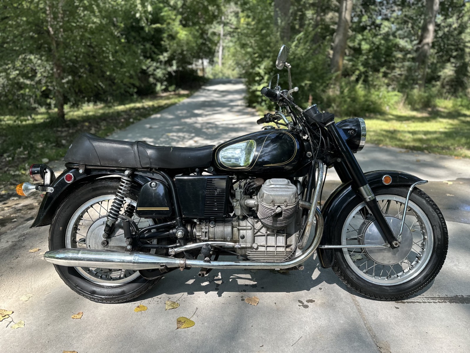 Moto-Guzzi-Ambassador-750-1971