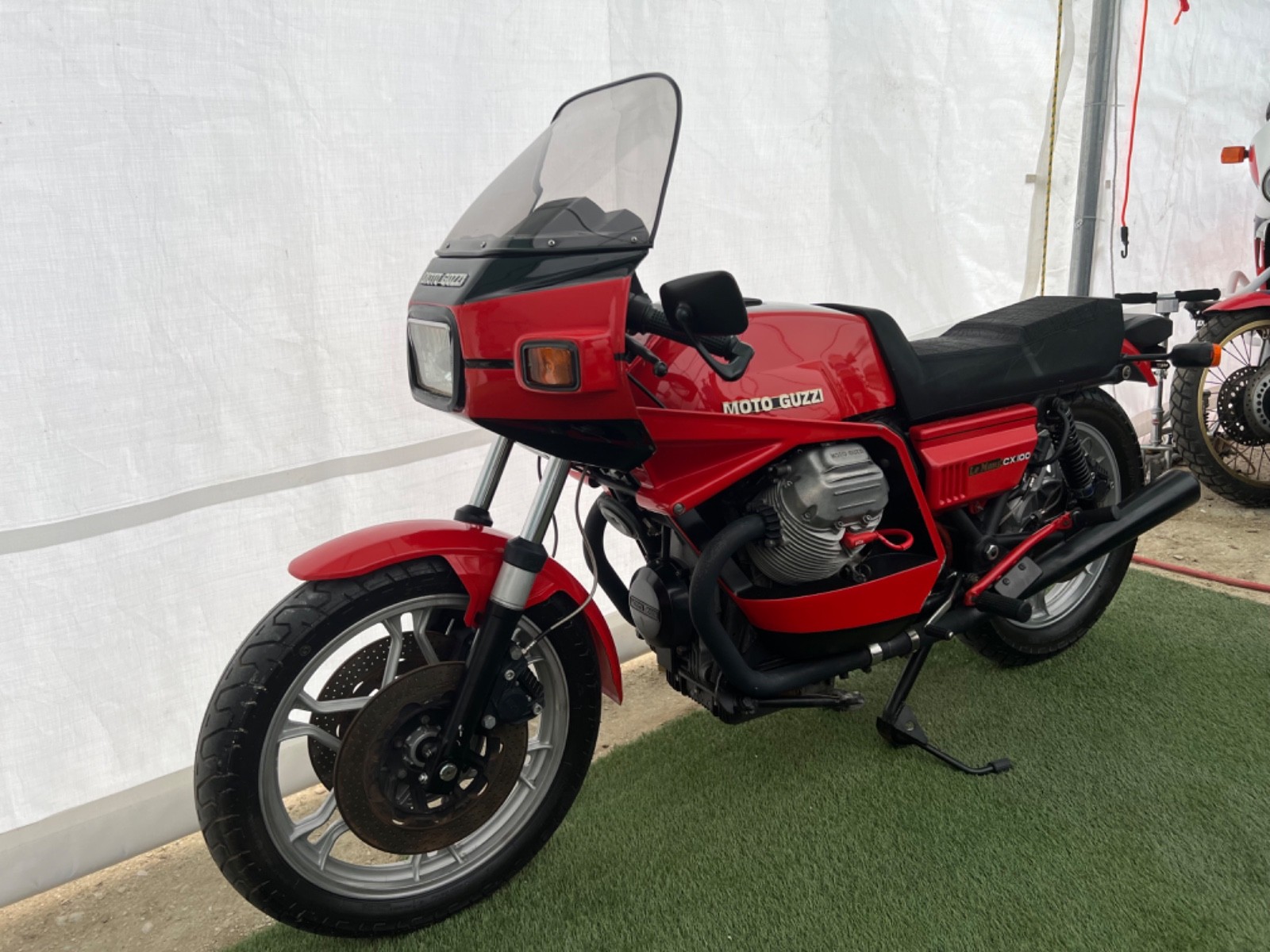 Moto-Guzzi-CX100-1980-1