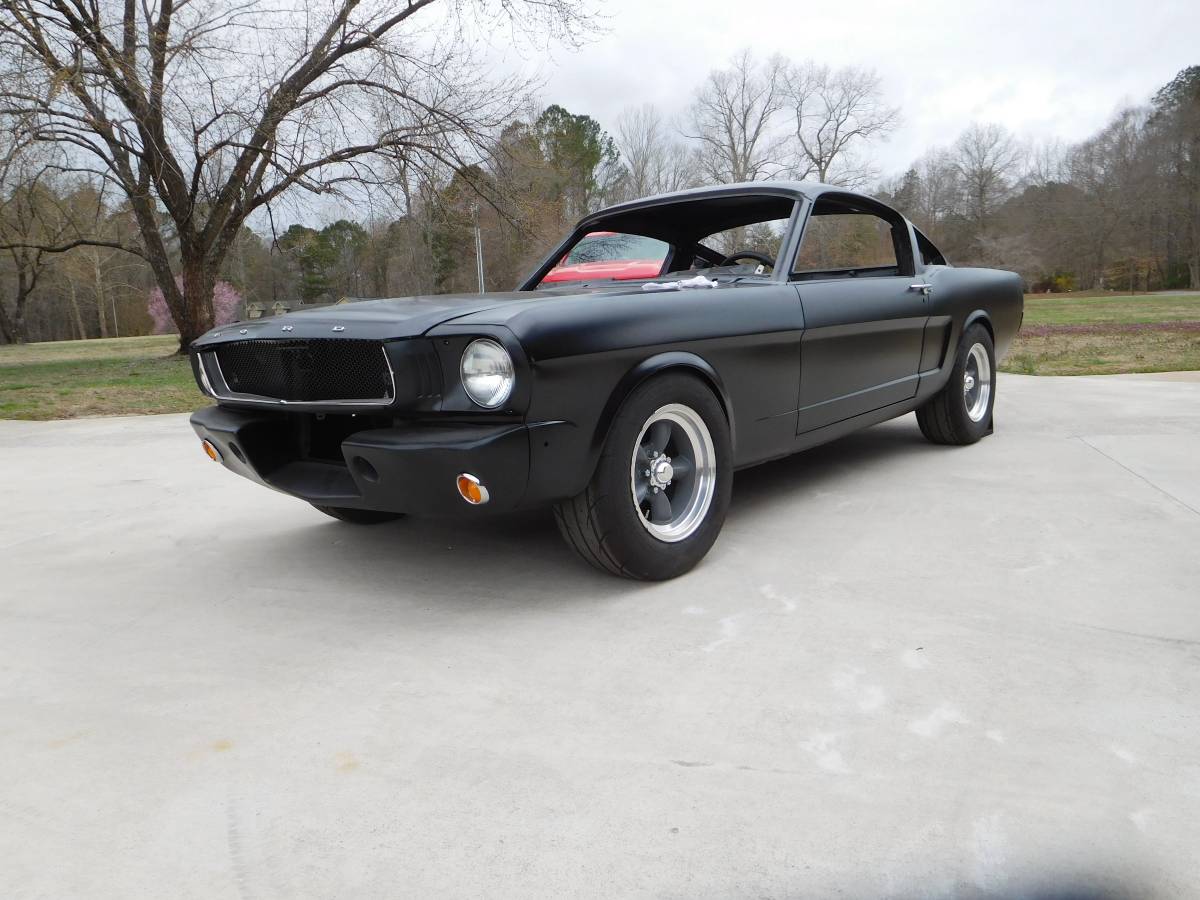 Mustang-fastback-1965-white-10