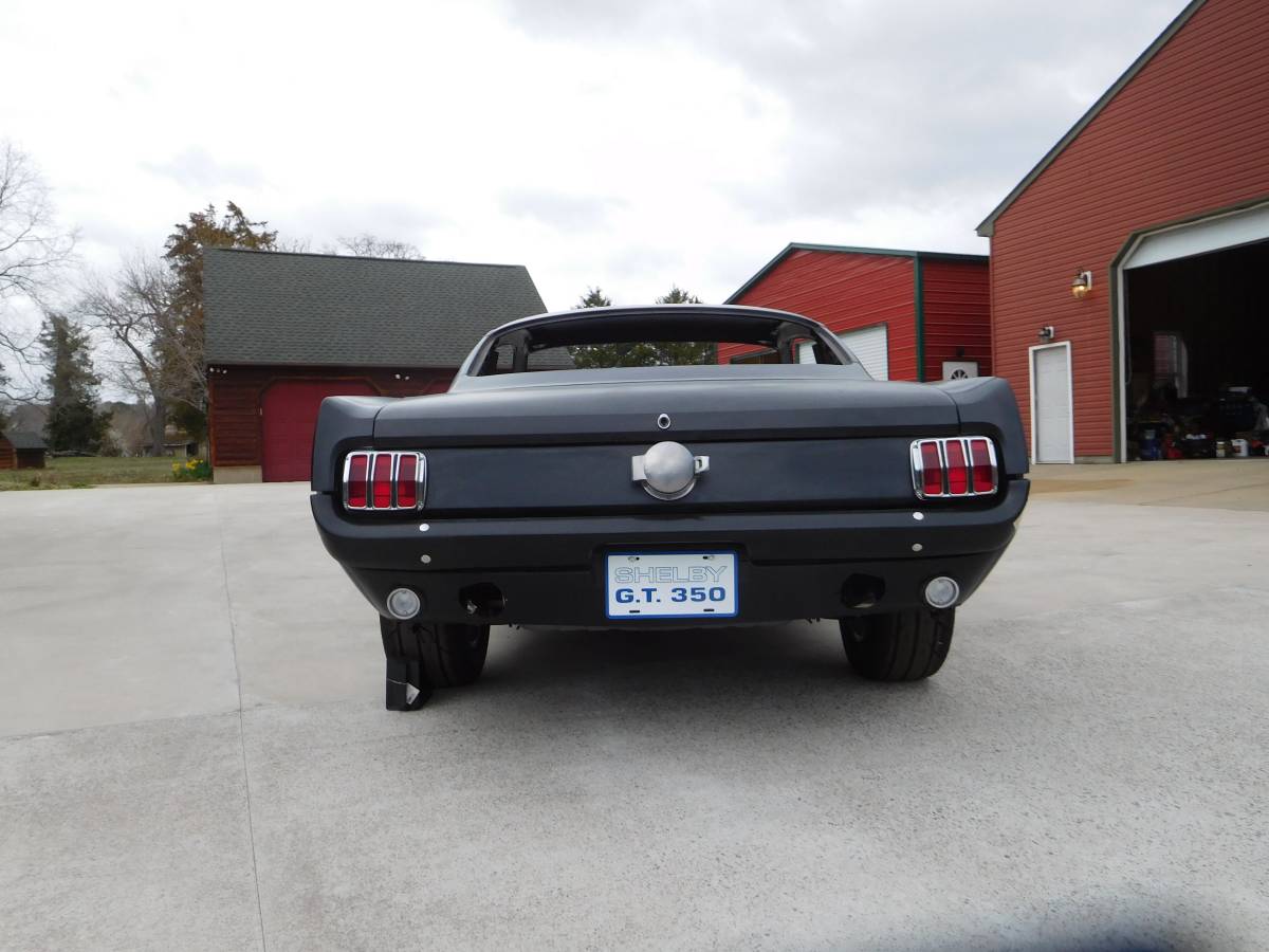 Mustang-fastback-1965-white-12