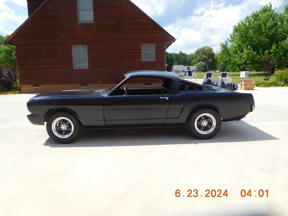 Mustang-fastback-1965-white-13