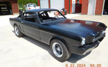 Mustang-fastback-1965-white-2