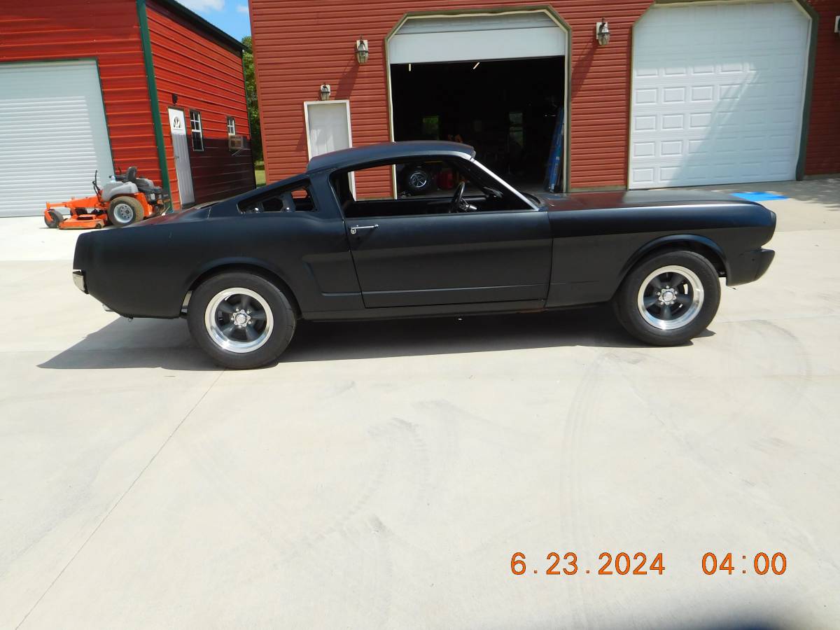 Mustang-fastback-1965-white-3