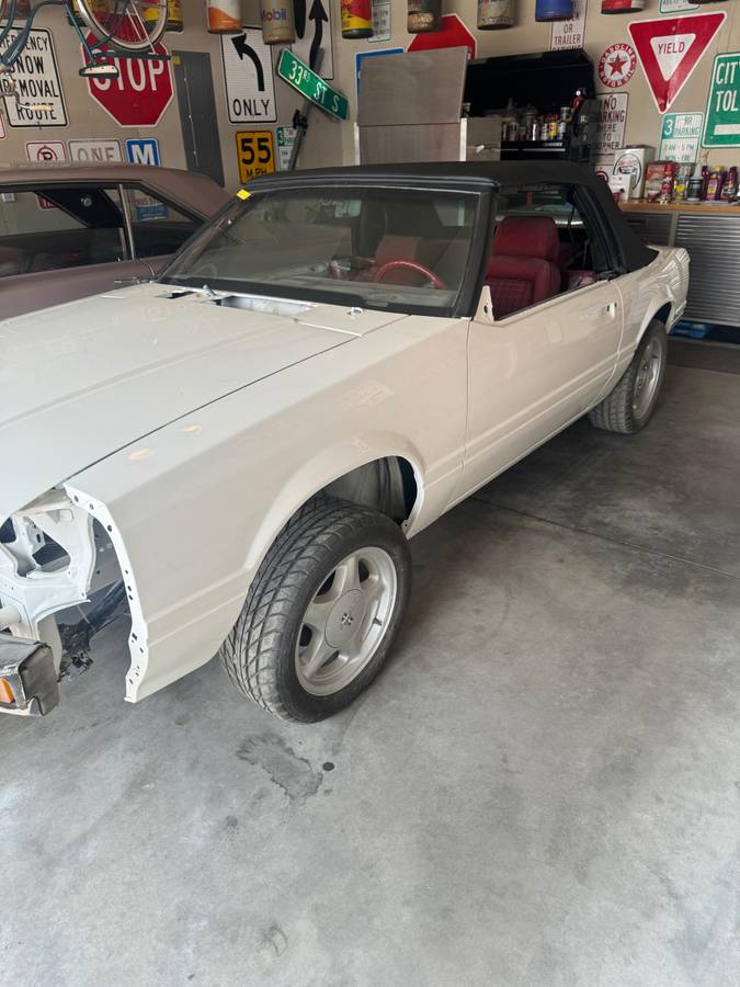 Mustang-glx4-speed-convertible-1983-white