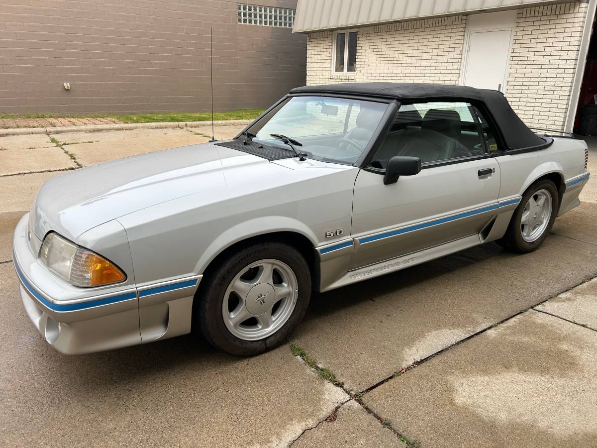 Mustang-gt-1988-white-10