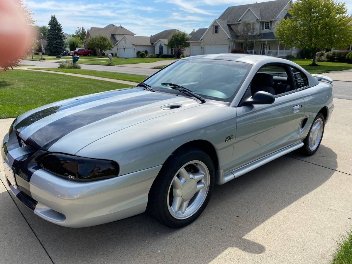 Mustang-gt-5.0-1995-grey-2