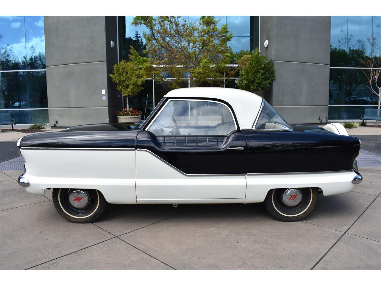 Nash-Metropolitan-1957-Two-Toned-Blk-amp-Wht-Two-Toned-Blk-amp-Wht-1