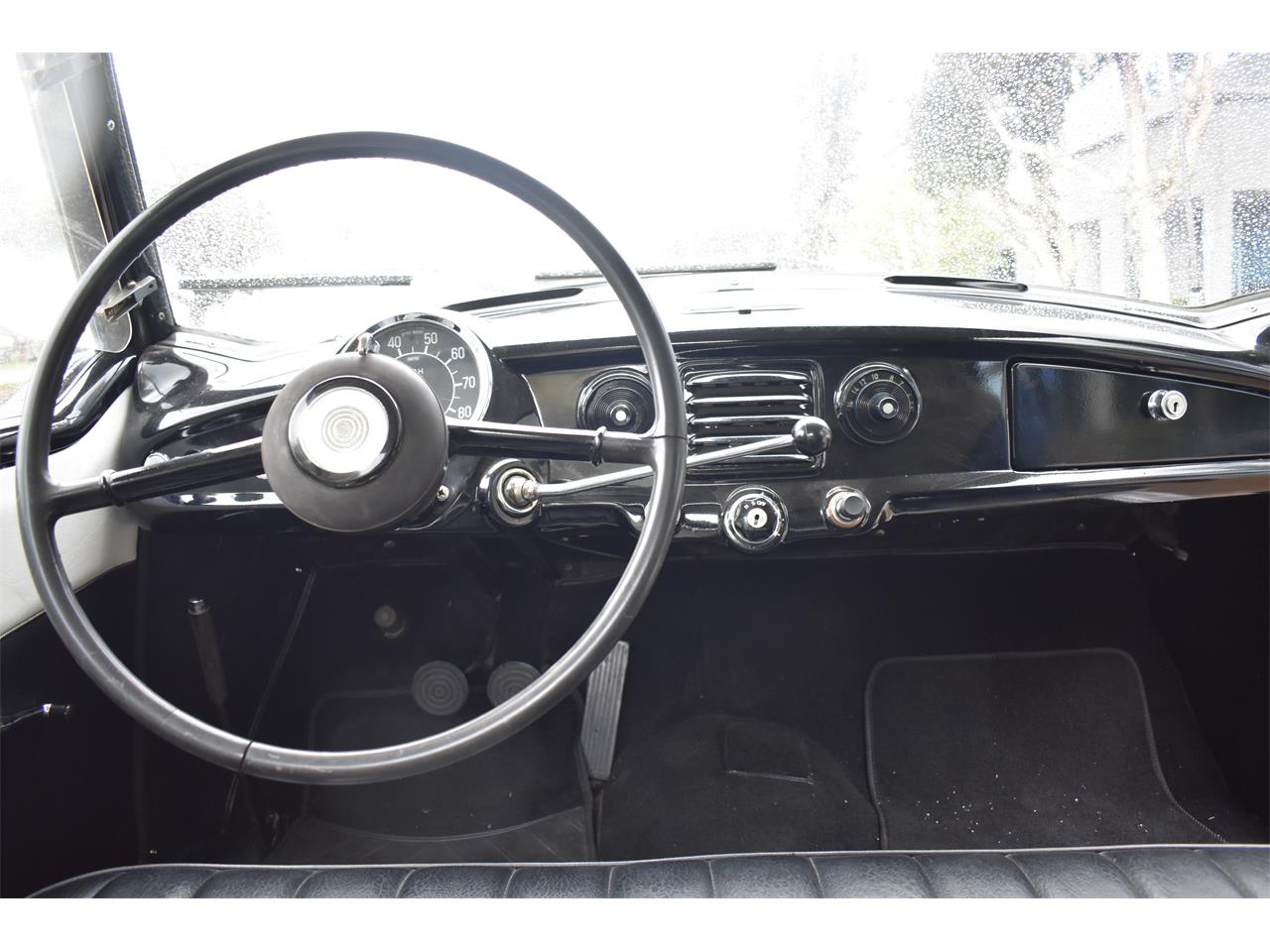 Nash-Metropolitan-1957-Two-Toned-Blk-amp-Wht-Two-Toned-Blk-amp-Wht-17