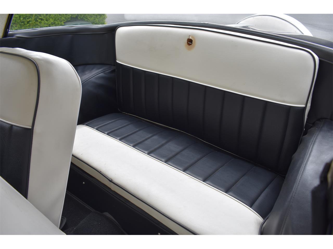 Nash-Metropolitan-1957-Two-Toned-Blk-amp-Wht-Two-Toned-Blk-amp-Wht-23