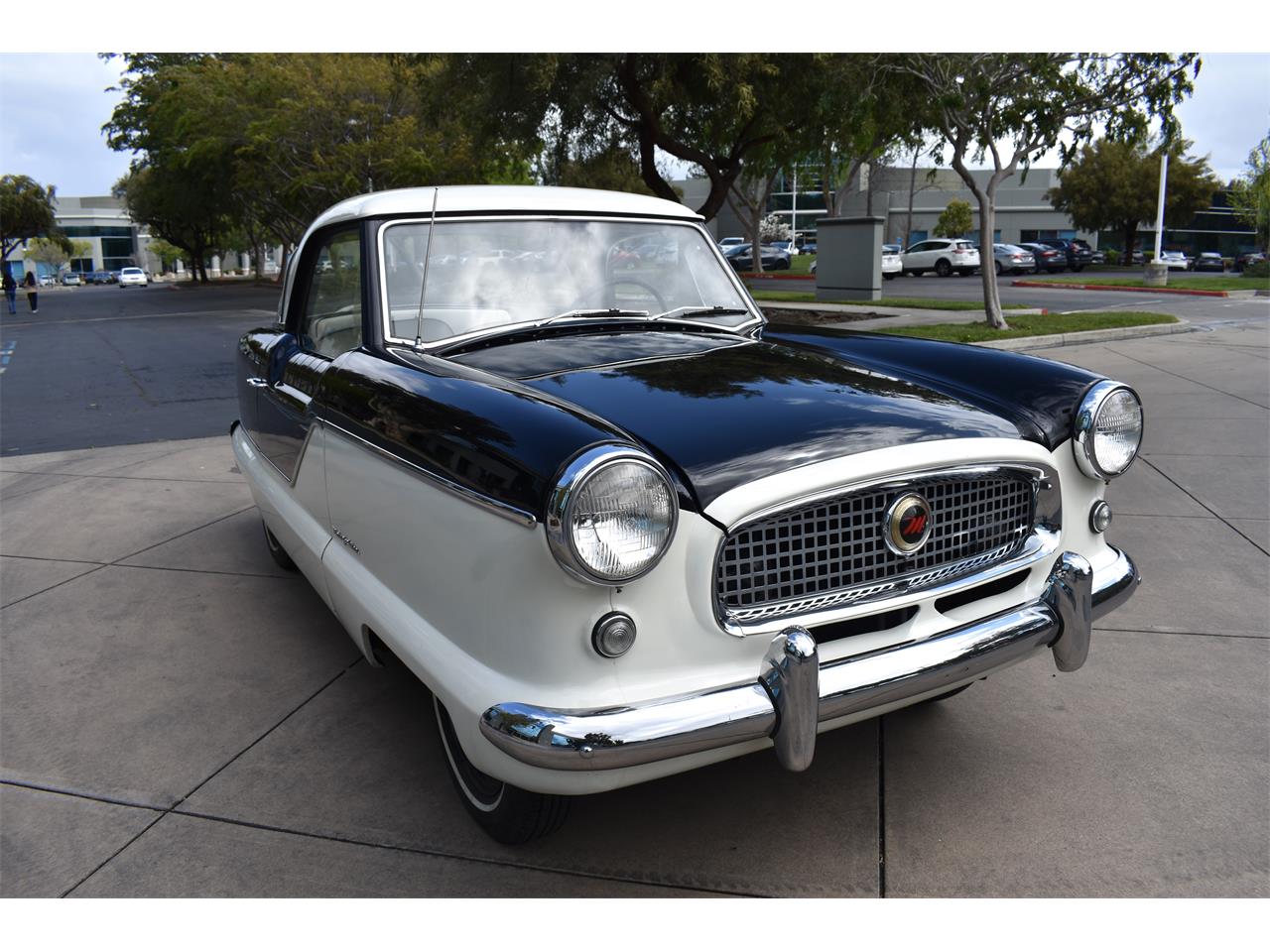 Nash-Metropolitan-1957-Two-Toned-Blk-amp-Wht-Two-Toned-Blk-amp-Wht-3