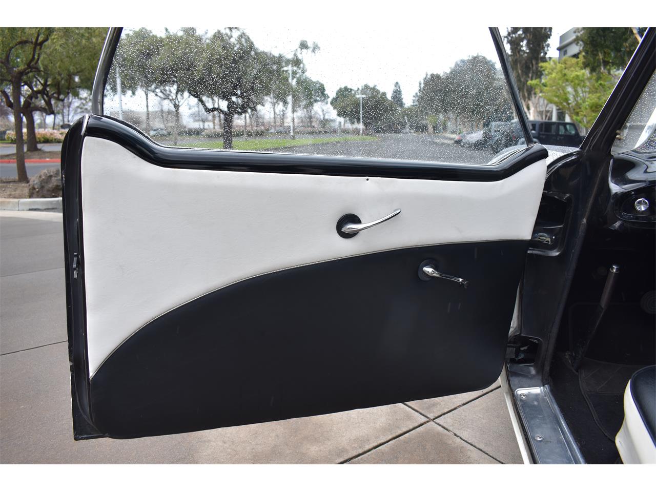Nash-Metropolitan-1957-Two-Toned-Blk-amp-Wht-Two-Toned-Blk-amp-Wht-9