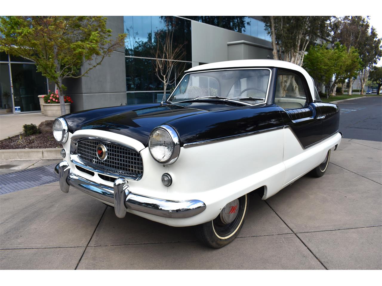 Nash-Metropolitan-1957-Two-Toned-Blk-amp-Wht-Two-Toned-Blk-amp-Wht