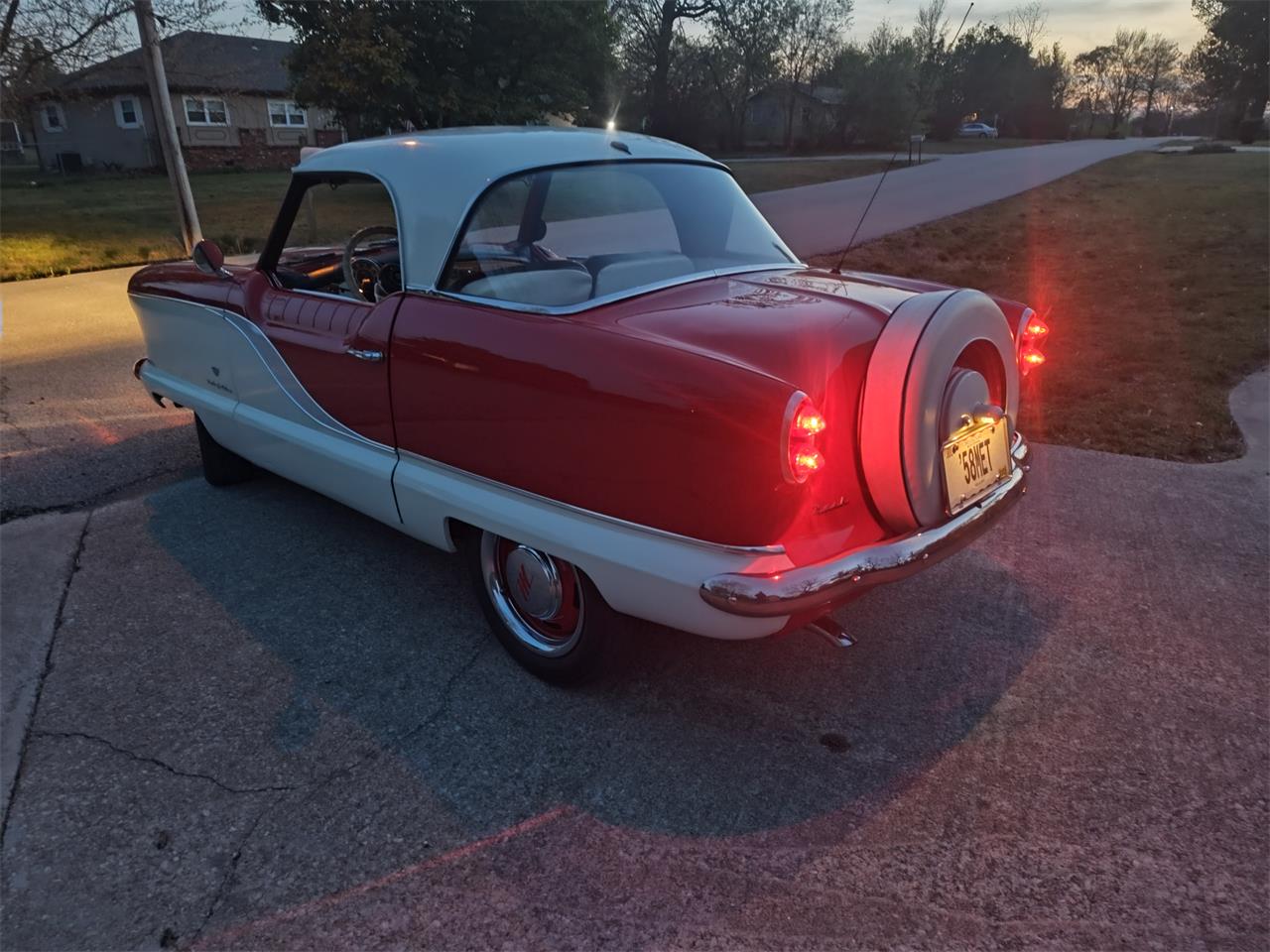 Nash-Metropolitan-1958-redWhite-BlackWhite-11