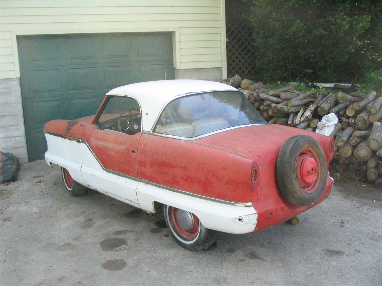 Nash-Metropolitan-1958-redWhite-BlackWhite-12