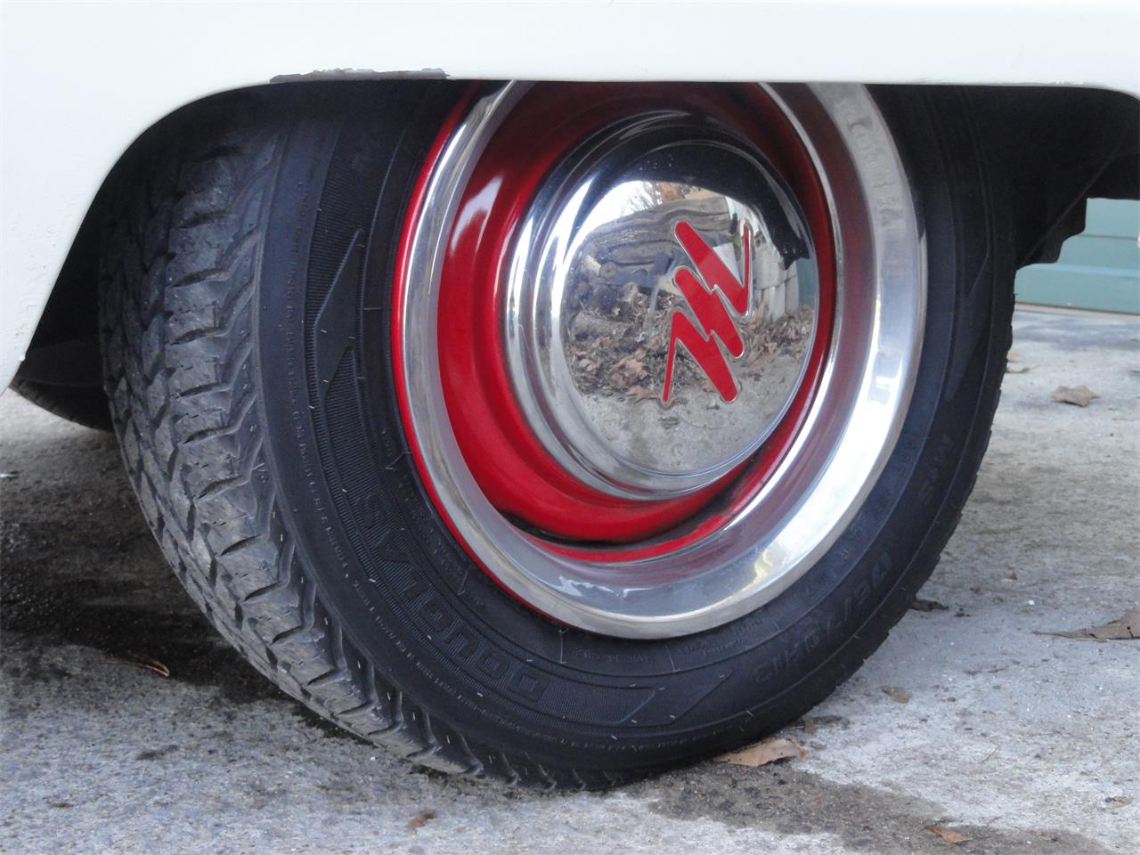 Nash-Metropolitan-1958-redWhite-BlackWhite-16