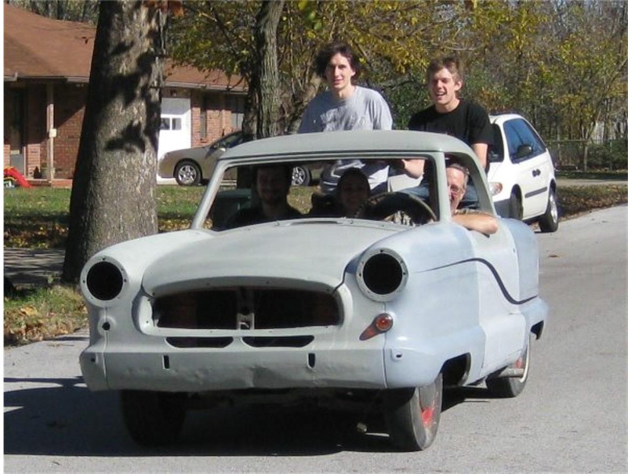 Nash-Metropolitan-1958-redWhite-BlackWhite-17