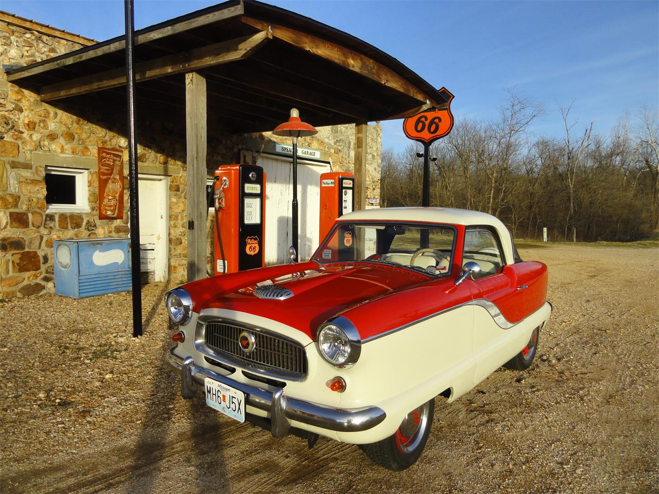Nash-Metropolitan-1958-redWhite-BlackWhite-2