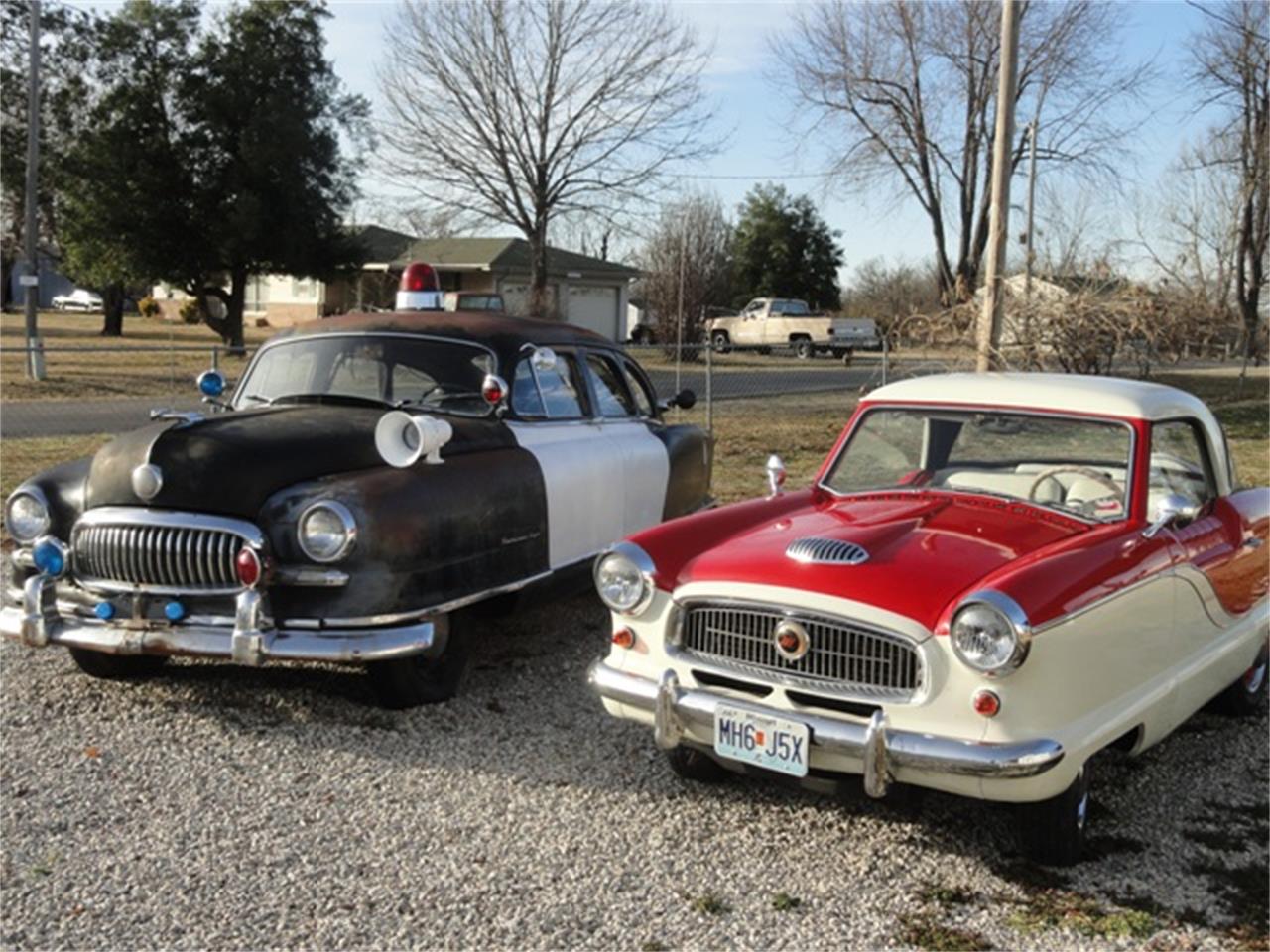 Nash-Metropolitan-1958-redWhite-BlackWhite-22