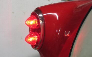 Nash-Metropolitan-1958-redWhite-BlackWhite-37