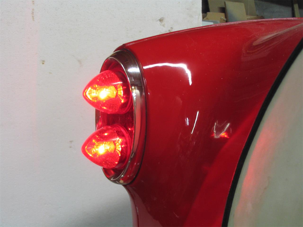 Nash-Metropolitan-1958-redWhite-BlackWhite-37