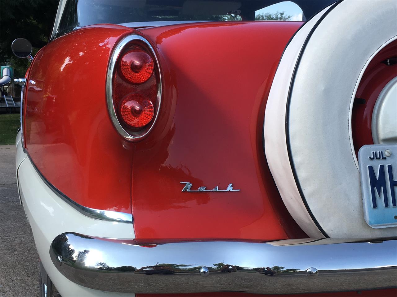 Nash-Metropolitan-1958-redWhite-BlackWhite-38