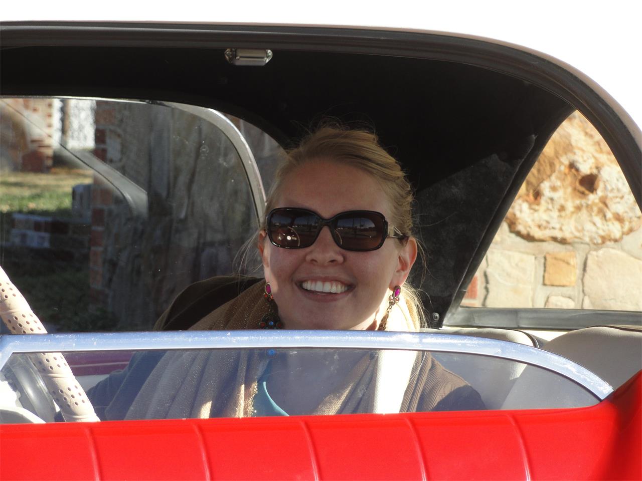 Nash-Metropolitan-1958-redWhite-BlackWhite-39