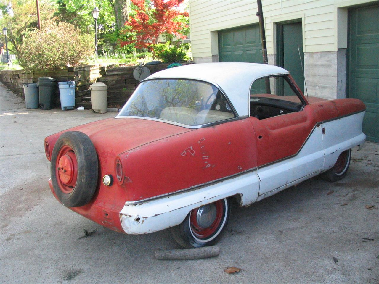 Nash-Metropolitan-1958-redWhite-BlackWhite-4