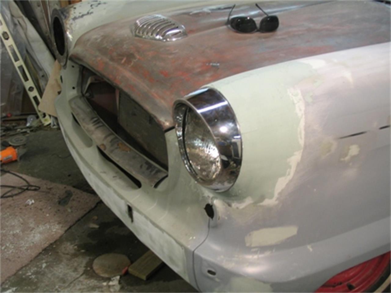 Nash-Metropolitan-1958-redWhite-BlackWhite-46