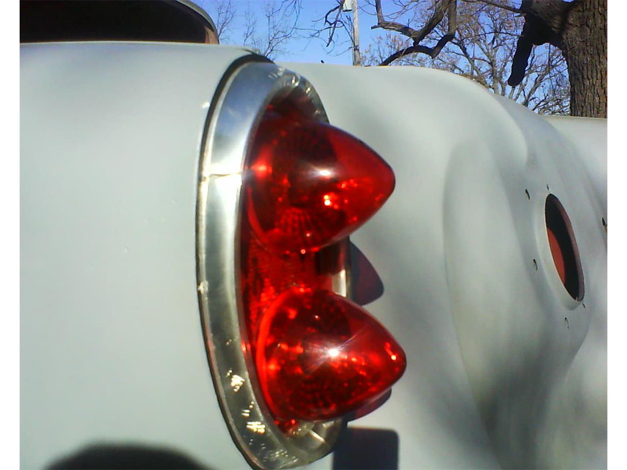 Nash-Metropolitan-1958-redWhite-BlackWhite-47