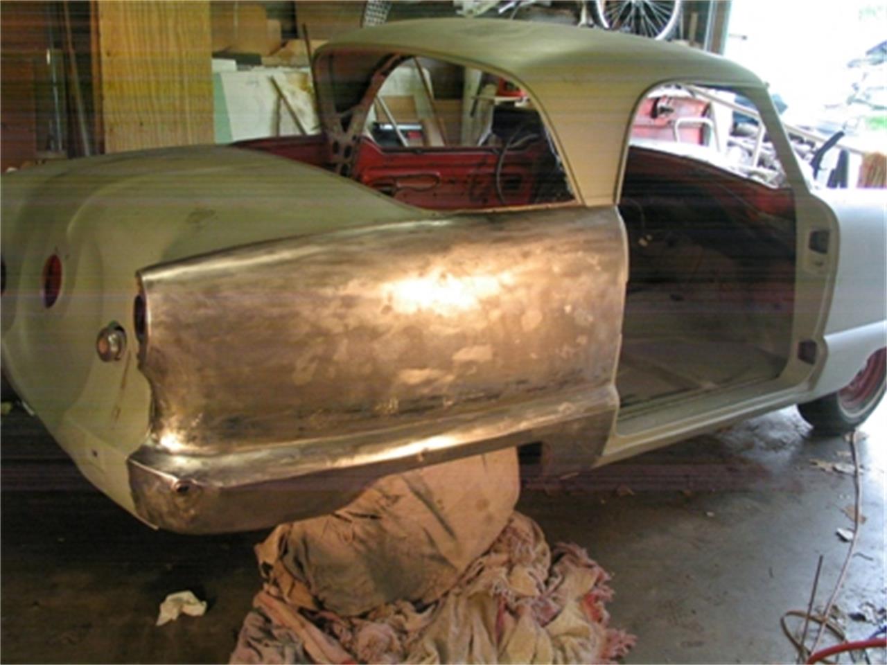 Nash-Metropolitan-1958-redWhite-BlackWhite-48