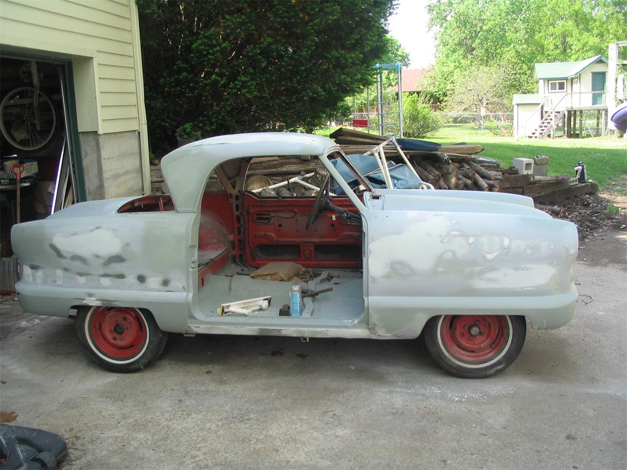 Nash-Metropolitan-1958-redWhite-BlackWhite-7