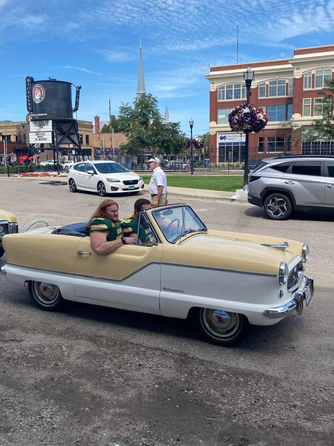 Nash-metropolitan-1960-yellow-5