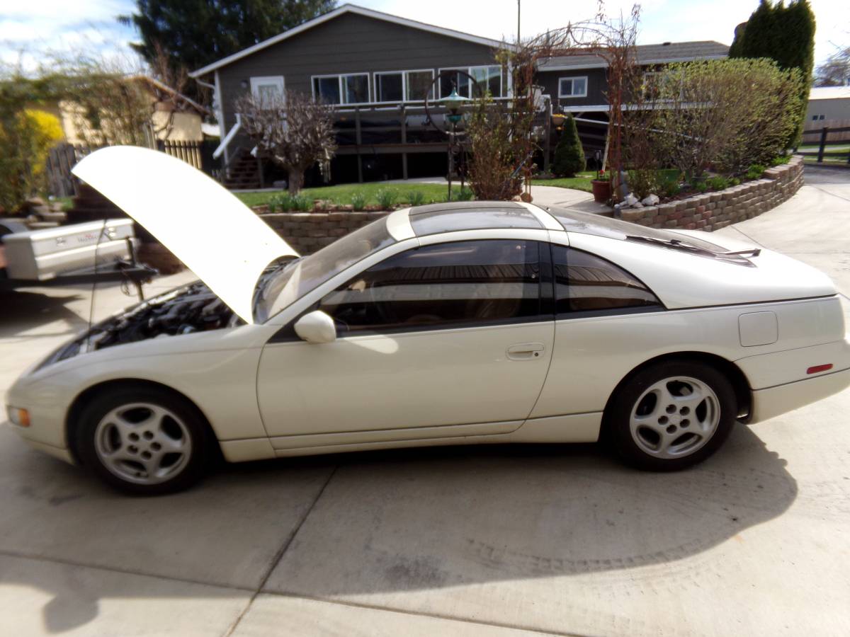 Nissan-22-1991-white-2